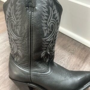 Mastersoft Women's Elegant Black Leather Heeled Boots